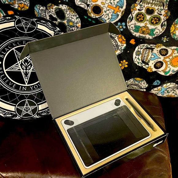 Wacom Intuos White Pen Tablet S - Picture 4 of 15